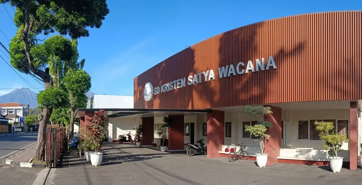 Tampak Depan SD Kristen Satya Wacana