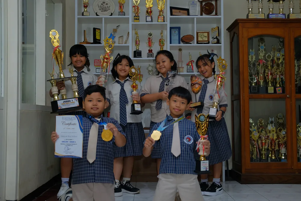 Juara 1 Solo Vokal FLS2N